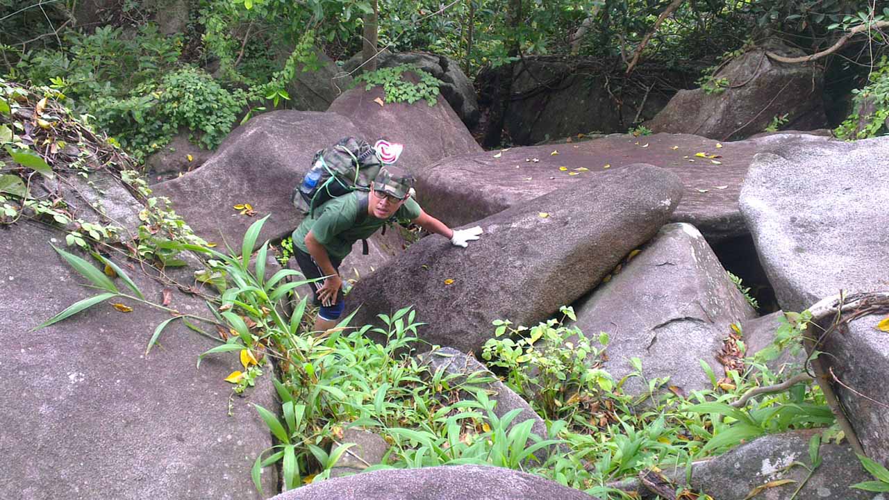 Ba Den Mountain Hiking 